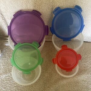 Plastic nestling mixing bowls